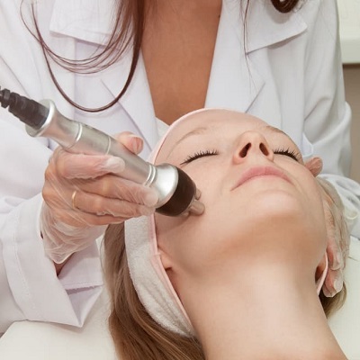 الوخز بالإبر الدقيقة RF الجزئي الإبر الدقيقة بالترددات الراديوية في دبي وأبو ظبي والشارقة والعين