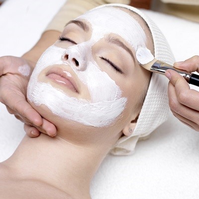 تقنية ريد كاربت للوجه في دبي وأبو ظبي والشارقة والعين